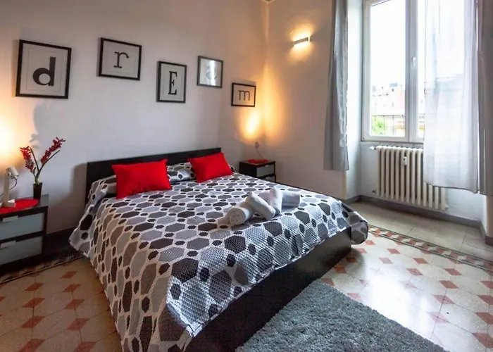 Red House Ostiense Historic Building Apartment Rome
